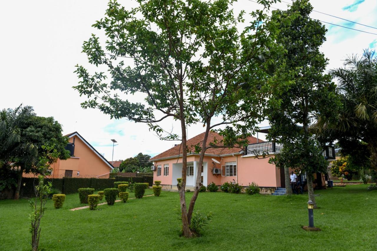 Crane Serviced Apartments Entebbe Room photo