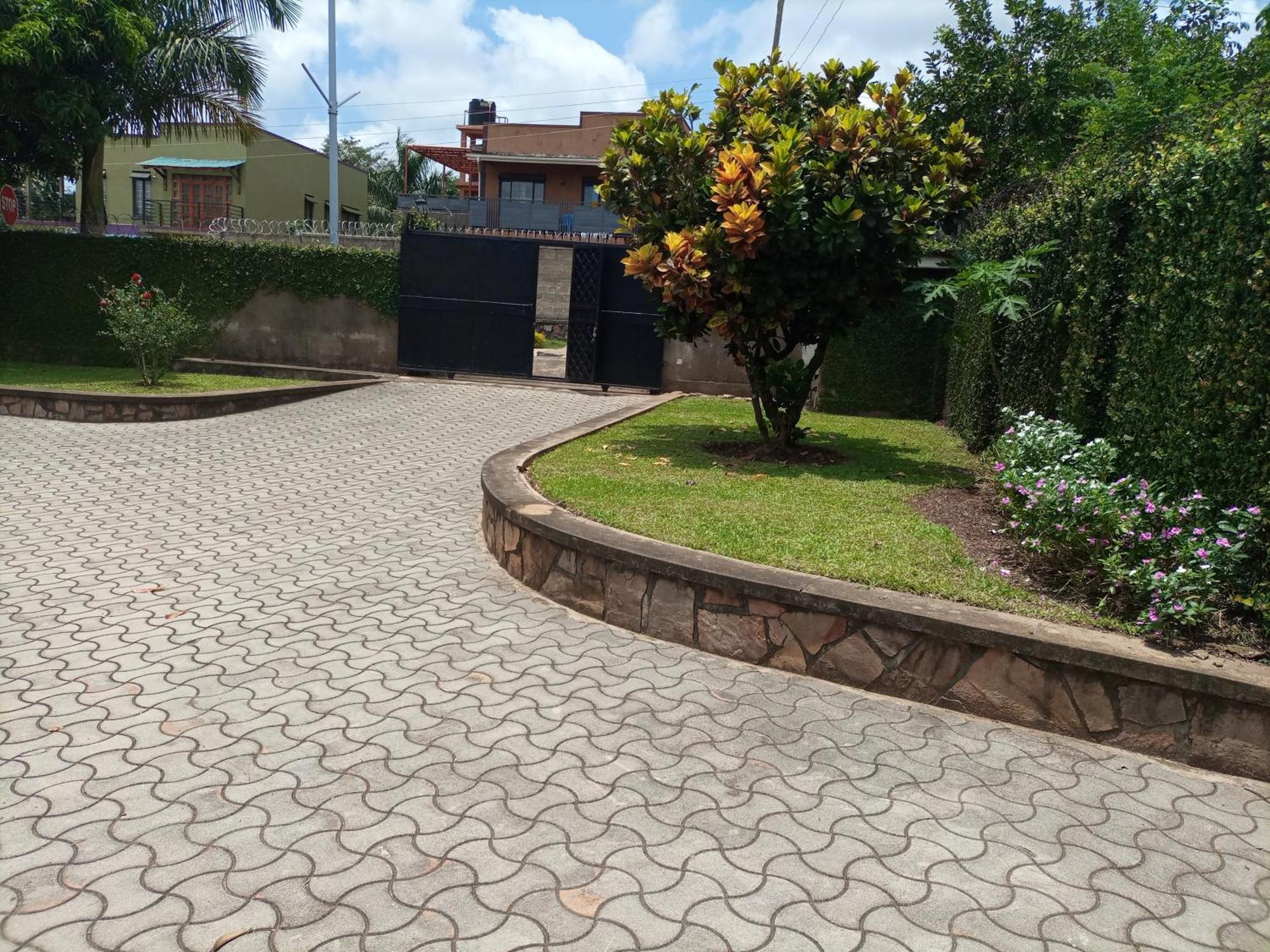 Crane Serviced Apartments Entebbe Room photo
