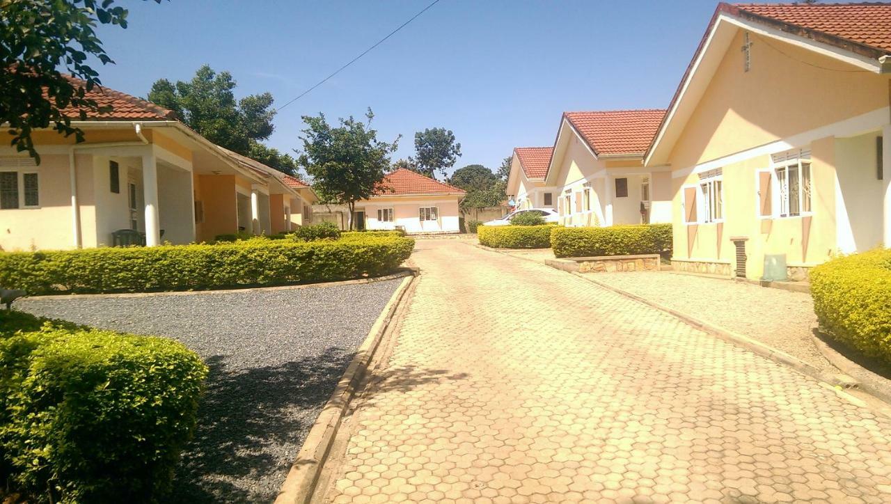 Crane Serviced Apartments Entebbe Exterior photo